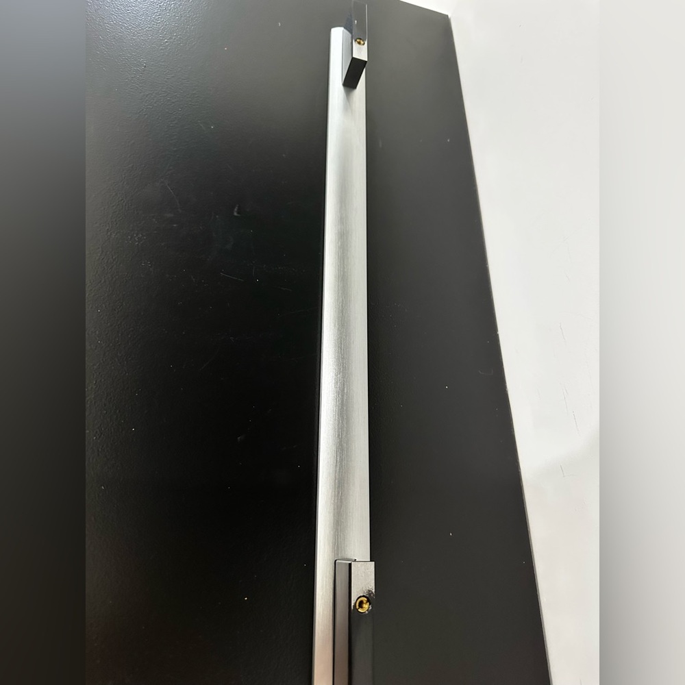 MIELE REFRIGERATOR HANDLE 22”                         No. 5224.